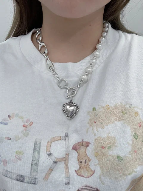 Otro Accesorio -heart with pearl necklace