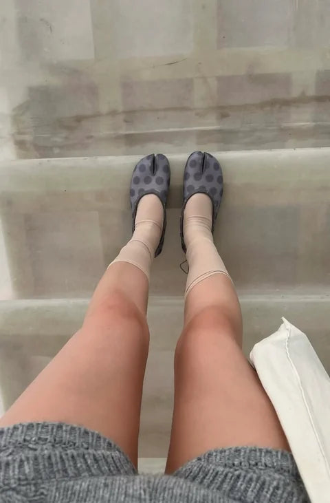 ()PAES Tabi Dot Flats