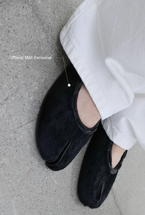 ()PAES Calf String Flat