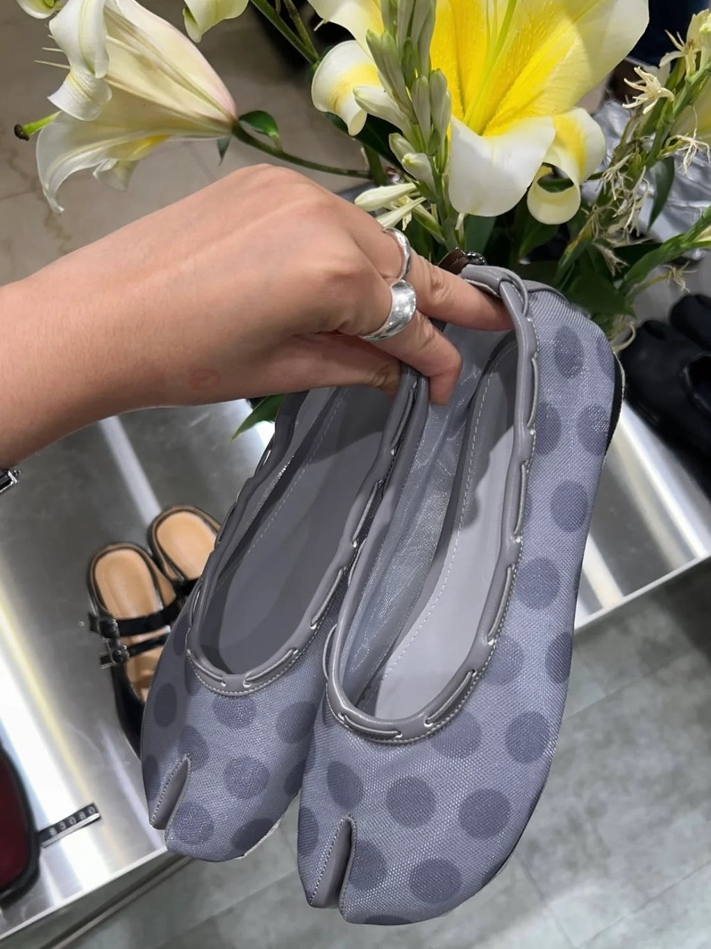 ()PAES Tabi Dot Flats