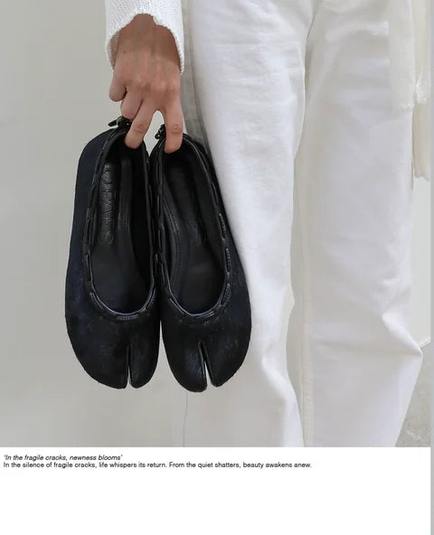 ()PAES Calf String Flat