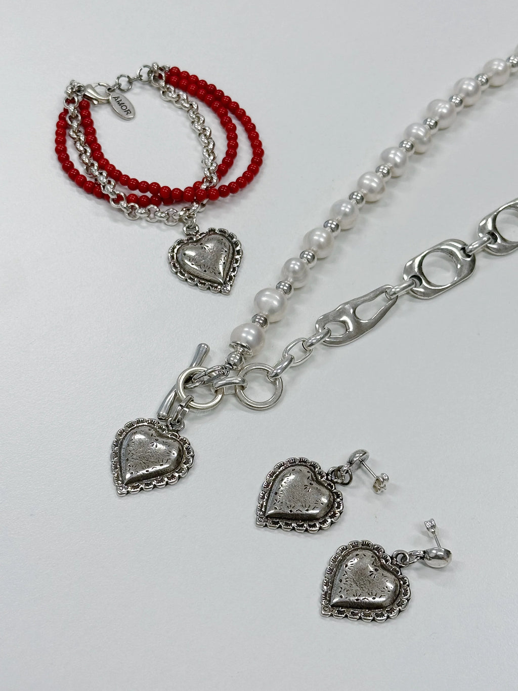 Otro Accesorio -heart with pearl necklace